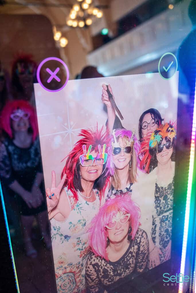 Selfie Mirror Hire Auckland — Selfie Central photobooth hire